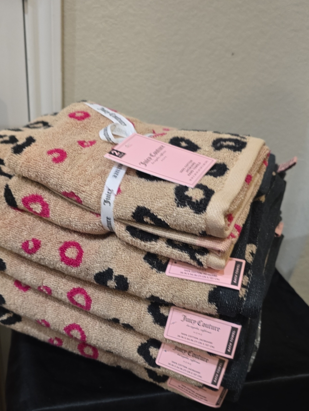 Juicy Couture Home Leopard Logo Print Plush Oversized Bath & Hand Towel Set - Picture 5 of 10
